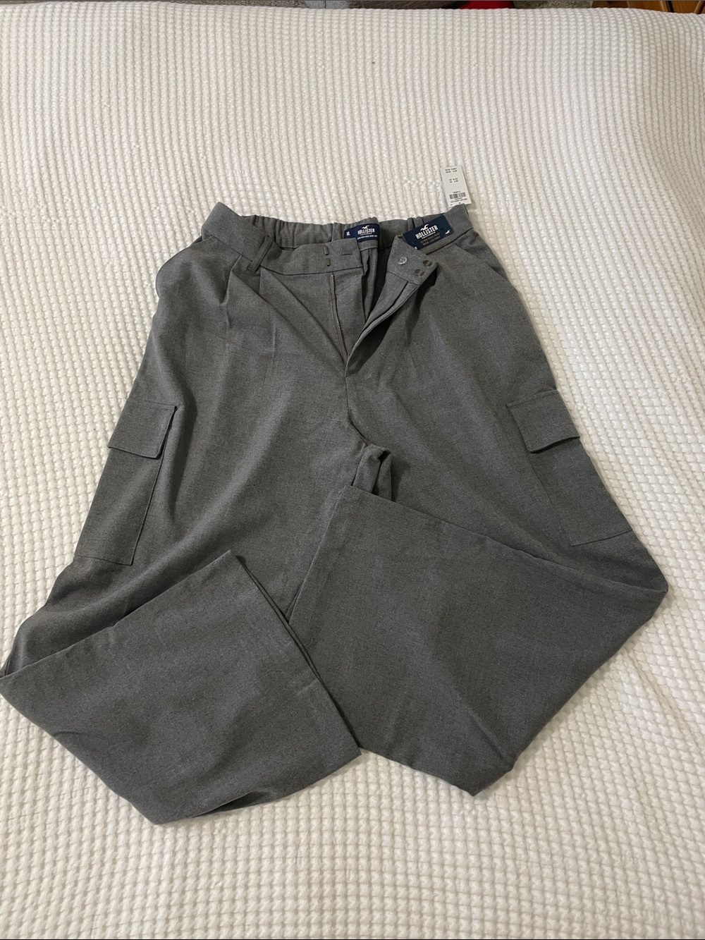 Hollister Women’s Gray Cargo Pants with Side Pockets Ultra High Rise Wide Leg